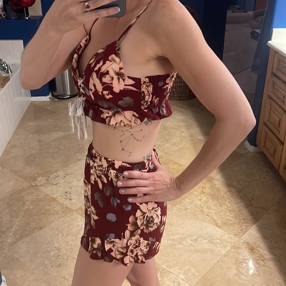 2 piece flirty floral Short Set & crop Tank top lace front small maroon & cream - Picture 5 of 13
